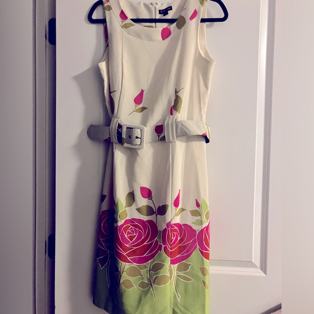 Voir Voir  above the knee dress